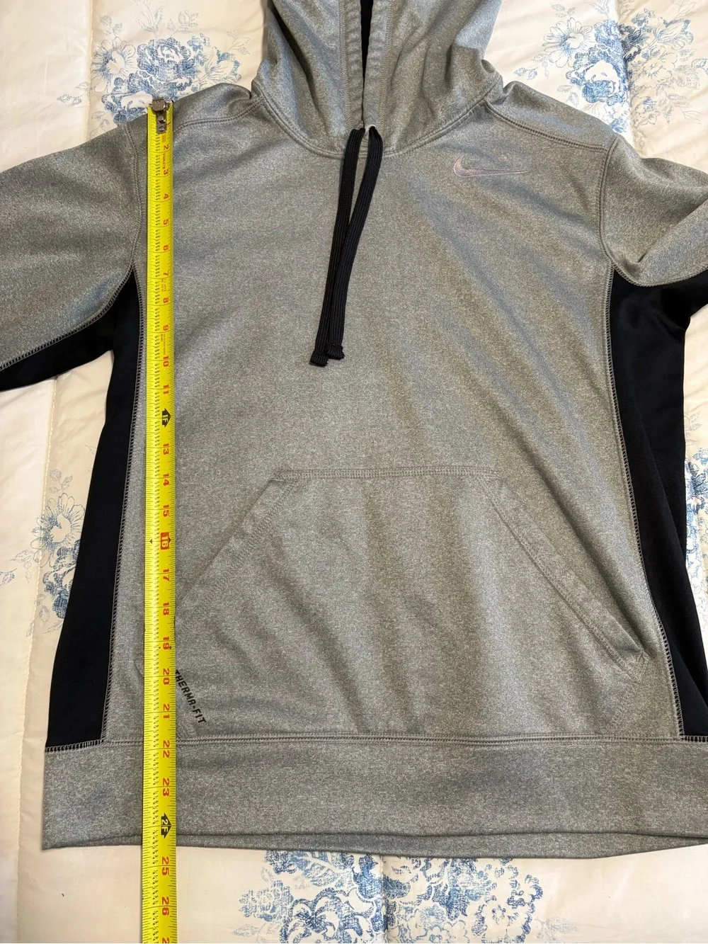 Nike Therma Fit Mens Small Hoodie Gray Black Pullover Training Gym Sweatshirt